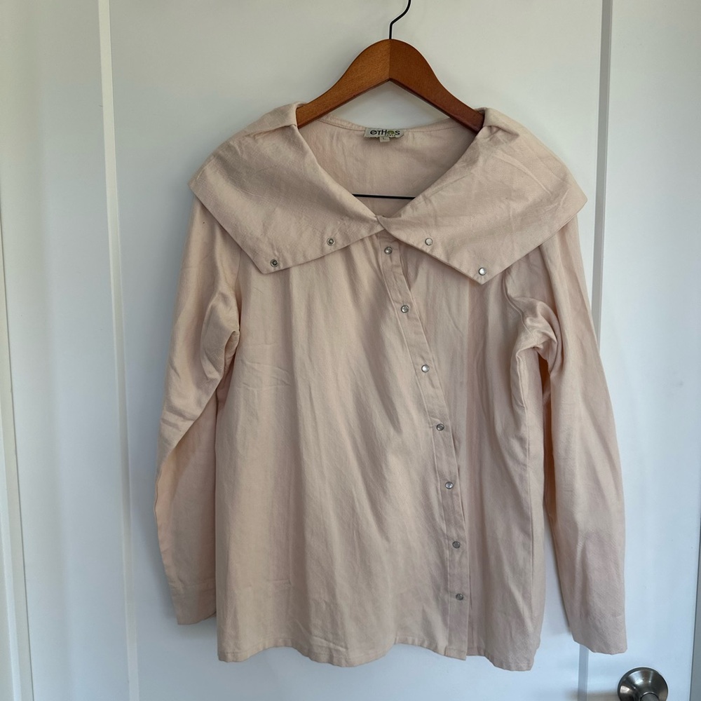 Ethos light pink asymmetrical pearl snap blouse size L